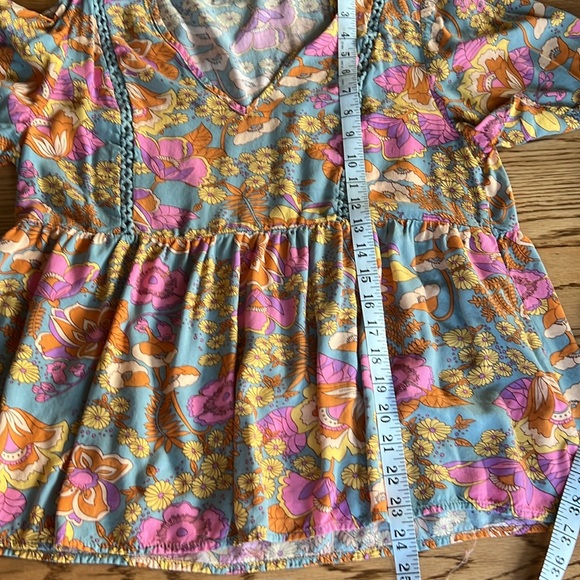 Rusttydustty Large top. 100% viscose  pink floral on grey background - Picture 5 of 6